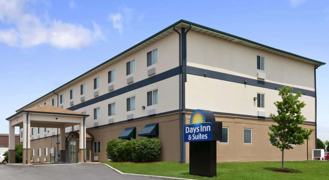 Days Inn & Suites by Wyndham Romeoville