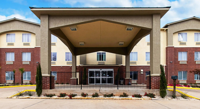 Comfort Inn & Suites Fredericksburg, Забронировать Отель Отели Фредериксберг с завтраком, рядом с Художественная галерея Whistle Pik, Завтраки