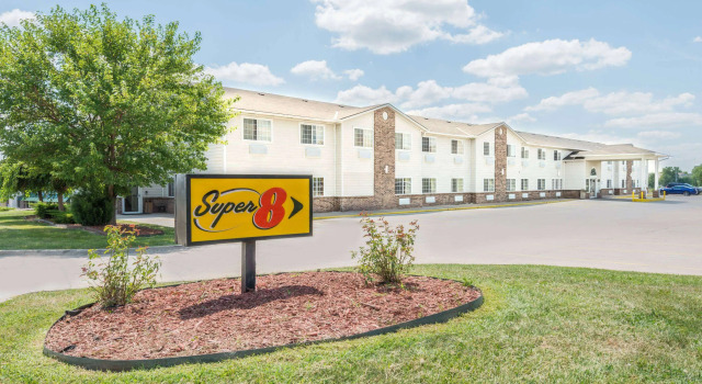 Super 8 by Wyndham Platte City Kansas City Area Airport