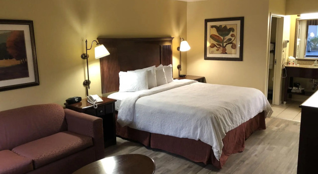 Baymont Inn & Suites by Wyndham The Woodlands, Забронировать Отель Отели Те-Вудлендс с бассейном, рядом с Вудфорест Нешнел Банк Стадиум энд Нататориум, Бассейн