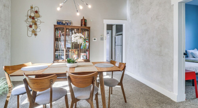 Deck & Home Office: Walkable Albuquerque Home, Забронировать Дом для отпуска Альбукерке Нью-Мексико, рядом с Fresenius Medical Care at Lovelace Medical Center
