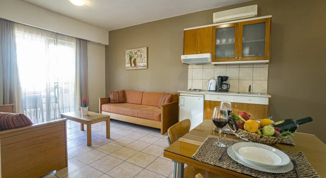 Апартаменты с 2 комнатами с балконом Helios Apartments