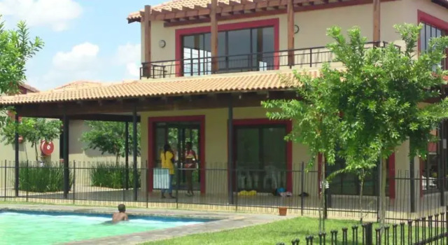 Oakelands Studio Apartments, Reservar Apartamento Hotéis em Pretoria com piscina, Piscina