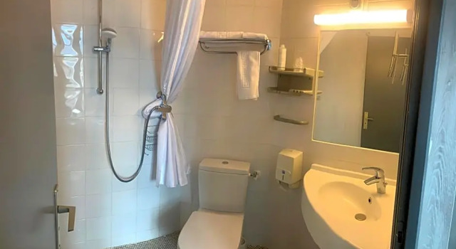 Одноместный номер Standard с красивым видом из окна Campanile Grenoble Centre Gare