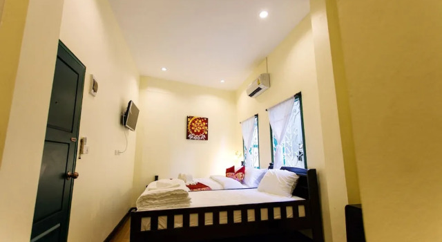 Двухместный номер Standard c 1 комнатой Srisomboon Hostel