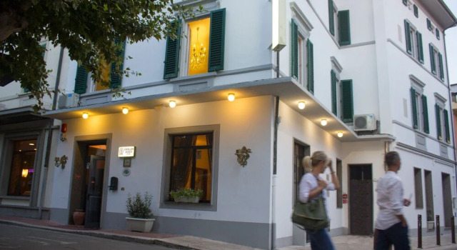 Cavallina Bianca Hotel, Забронировать Отель Монтекатини-Терме Тоскана, рядом с Montecatini Train Station