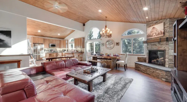Near Downhill Ski Resort! Hot Tub Haven in Truckee, Забронировать Дом для отпуска Траки Скво-Вэлли