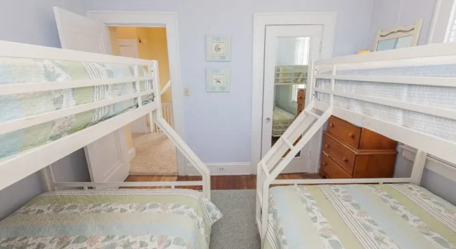 Shoreline Cottage 4 Bedrooms 2 Bathrooms Cottage, Забронировать Дом для отпуска Вирджиния-Бич Виргиния