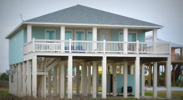 Surf And Sand 4 Bedroom Home by RedAwning, Book Feriehus Bolivar Peninsula Houston