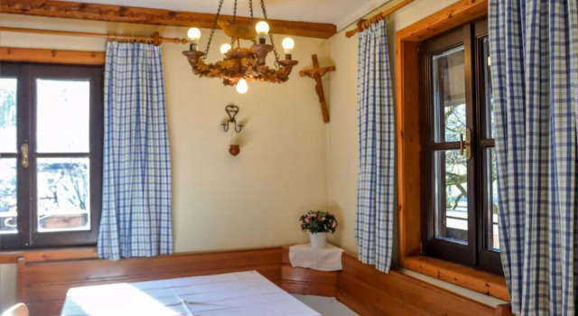 Holiday Home Weissenbach Strobl, Rezerwuj Chalet Hotele w Salzburg z parkingiem, Parking