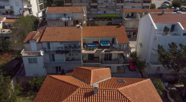 Apartments with hot tub Makarska - 18898, Забронировать Апартаменты/квартира Апартаменты Макарска, рядом с Набережная Рива (Макарска), Апартаменты/квартира