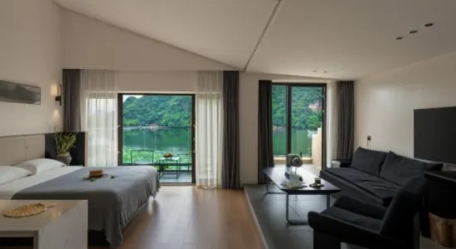 Двухместный люкс с балконом и с видом на озеро Muke Qianxun Lakeside Vacation Apartment (Puzhehei)