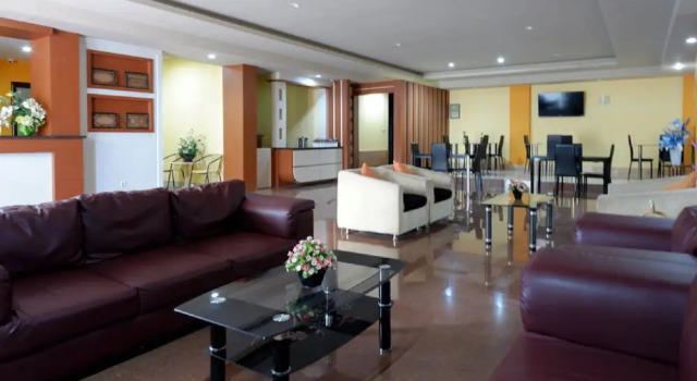 RedDoorz Plus @ Cameloan Hotel Palu, Varaa Hotelli Palu 