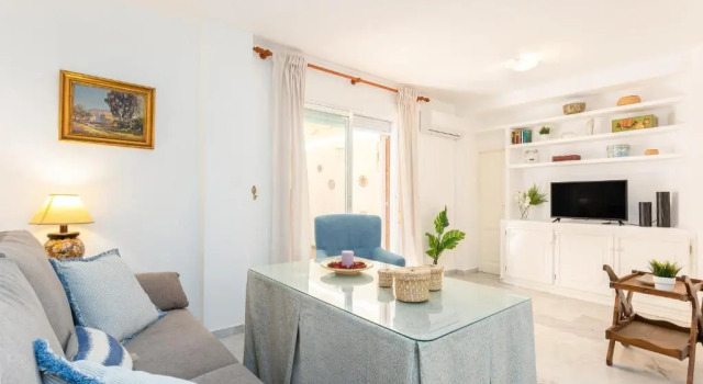 Los Boliches Beach Apartment by GHR Rentals, Забронировать Апартаменты/квартира Апартаменты Фуэнхирола, рядом с Salon Varietes Theatre, Апартаменты/квартира