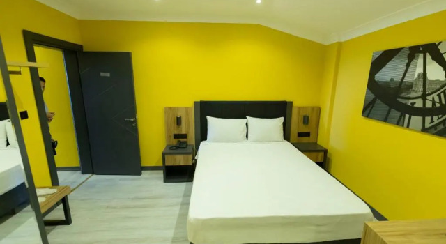 Standardowy trzyosobowy pokój i balkonem Roy Otel Akçay