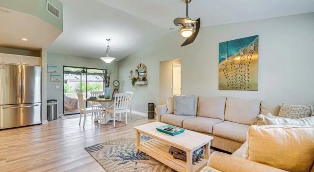 Retreat Near River & Marinas in Cape Coral, Забронировать Дом для отпуска Виллы Кейп-Корал, Вилла