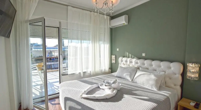 Полулюкс Deluxe Johns Hotel