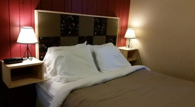 Четырёхместный номер Standard Hilltop Cabins and Motel