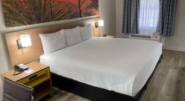 Двухместный номер Deluxe Days Inn by Wyndham Tucson City Center