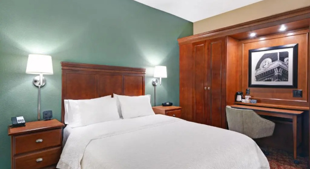Accessible Roll-In Shower Double room Hampton Inn Athens