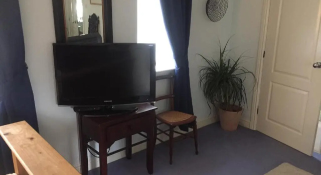 Beautiful private room with Kingsize bed and large private en-suite