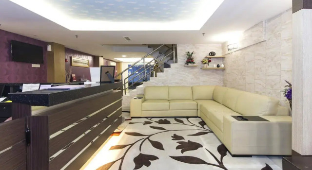 Simms Grand Inn