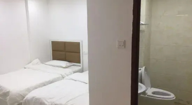 Xinzheng Yibai Hotel