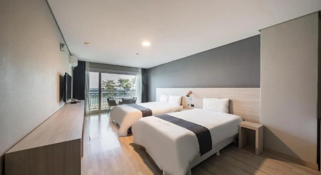 Семейный номер Standard с балконом и с видом на море Gyeongpo Soo Hotel