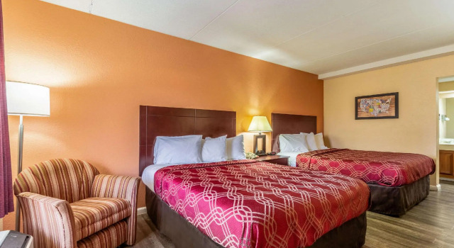 Четырёхместный номер Standard Econo Lodge Rocky Top