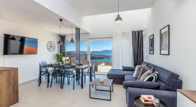 Amazing Home in Njivice With Outdoor Swimming Pool, Wifi and Outdoor Swimming Pool, Varaa Hotelli Hotellit Kvarner Islands uima-altaalla, Uima-allas