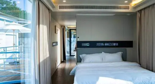 Капсула с балконом Star Cabin Flight Camp Resort Hotel