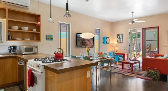 Коттедж Casa Godzilla - Atomic Style in the Heart of Santa Fe