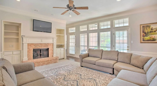 Elegant Plano Home w/ Private Outdoor Pool!, Забронировать Отель Плейно Dallas - Fort Worth Metropolitan Area, рядом с WellBridge Healthcare Greater Dallas