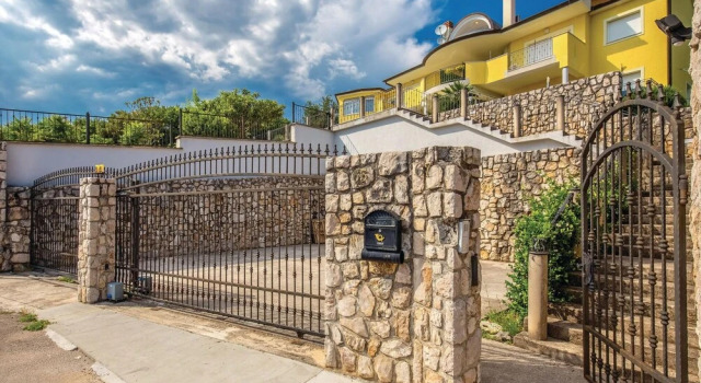 Amazing Home In Kostrena, Забронировать Отель Отели Приморско-Горанской жупания 3 звезды, 3*