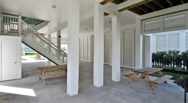 Коттедж с 6 комнатами с балконом Beachside Haven
