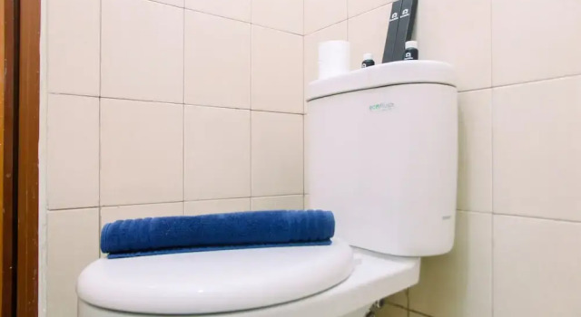 Номер Standard Homey and Comfy Studio @ Tifolia Apartment