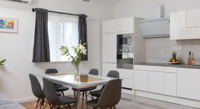 Metily apartment, Prenota Appartamento Splitska 