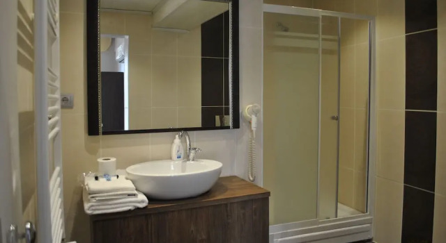 Трёхместный номер Standard с балконом Cem Hotel