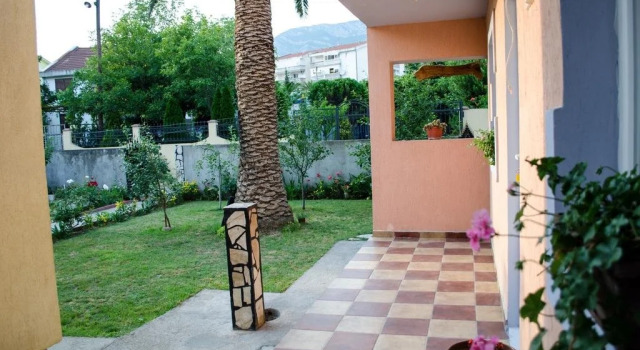 Rooms Lazarević, Book Hotel 3-stjernede hoteller i Sutomore, 3*