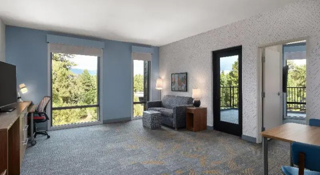 Люкс с красивым видом из окна Home2 Suites By Hilton Flagstaff