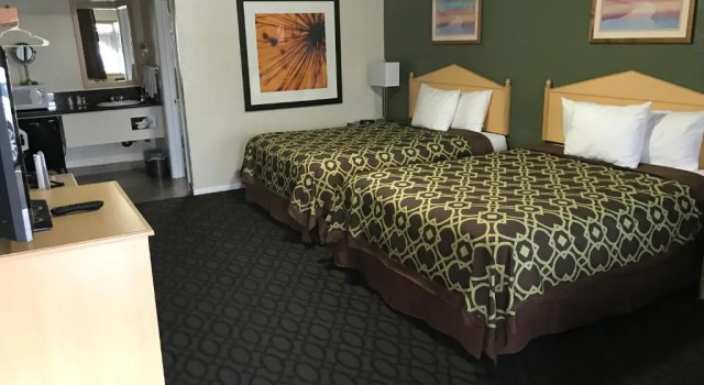 Четырёхместный номер Standard Downtown Inn