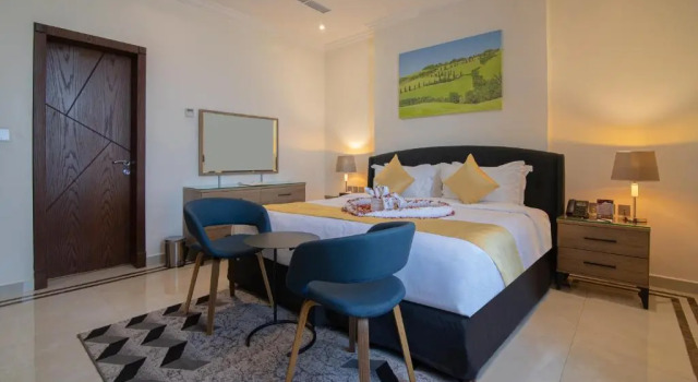 Полулюкс The Gate Hotel and Apartments