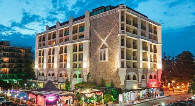 Art Hotel Babylon, Забронировать Отель Отели Солнечного берега с парковкой, рядом с Танцевальный клуб Den Glade Viking, Парковка