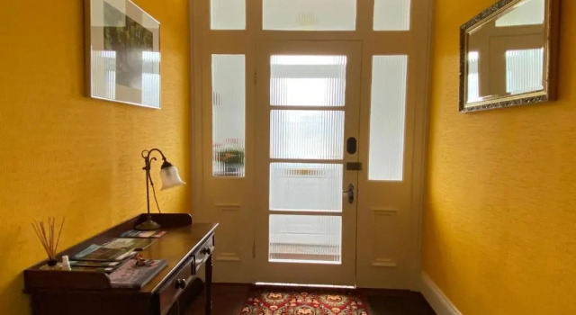 Beautiful, Spacious Flat in St Johns Town of Dalry