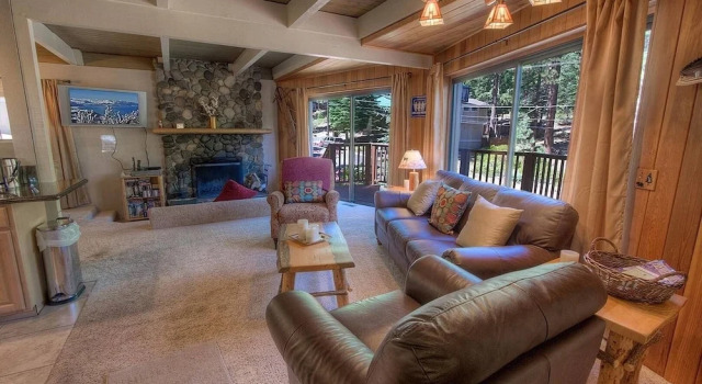 Rocky Top Retreat 4 Bedroom Home by RedAwning