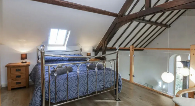 Eglwys St Cynfil, Book Feriehus Llannor Gwynedd