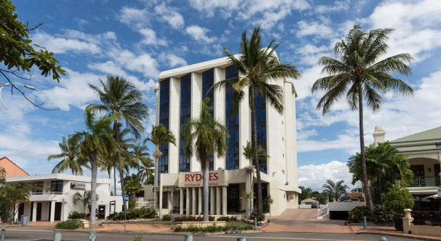Кровать в общем номере Rydges Southbank Townsville