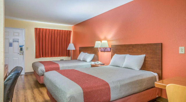 Четырёхместный номер Standard Rodeway Inn & Suites