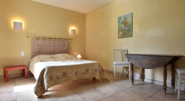 Spacious Villa in Vaison-la-Romaine with Swimming Pool, Забронировать Вилла Виллы Везон-ла-Ромен, рядом с Археологический памятник Ла-Вилласс, Вилла