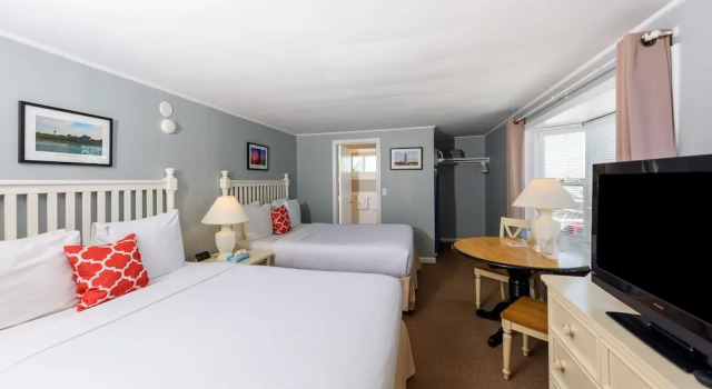 Четырёхместный номер Standard с видом на сад MV Surfside Hotel